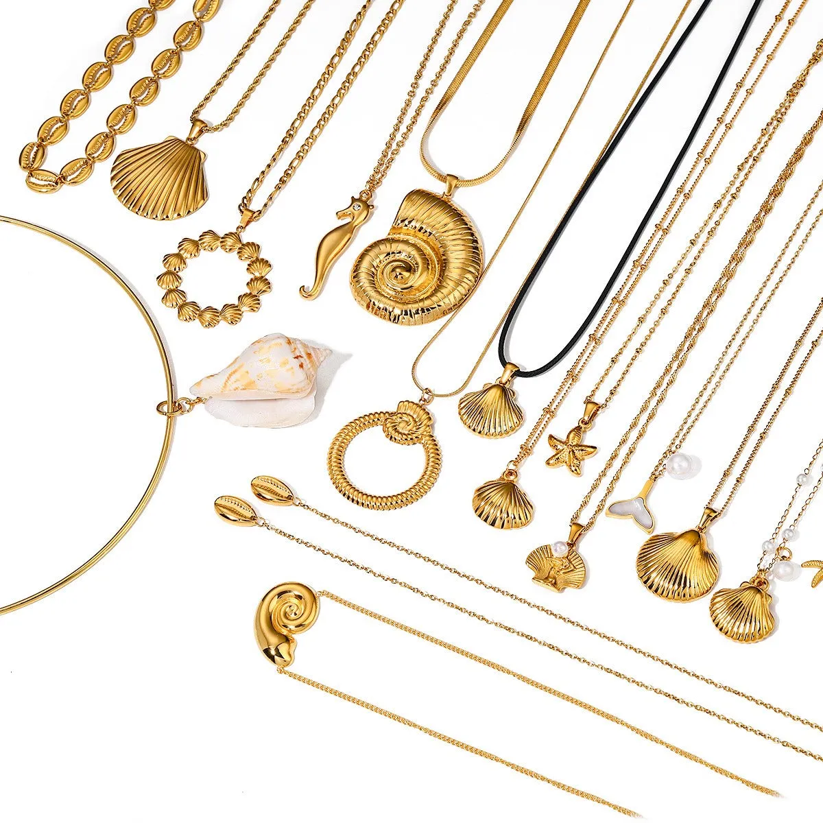 18K gold noble and luxurious shell/fishtail/starfish/conch/seahorse-shaped beach style necklace