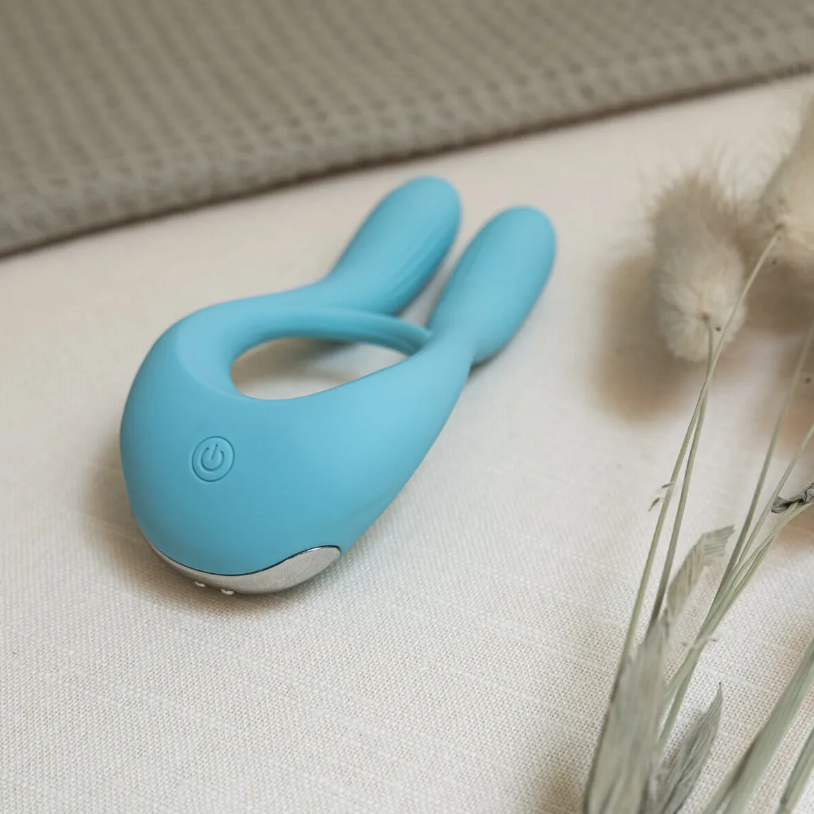 Medlar | Vulva Contouring Cock Ring with Vibrating Clitoral Prongs